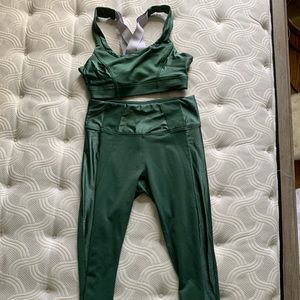 Fabletics set w/ leggings, sports bra, coat!!